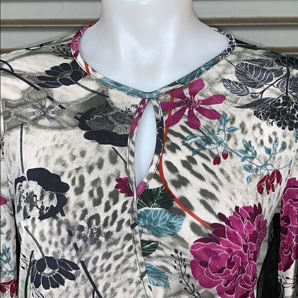 šļøEnnieā&āMarlisātopĀ sizeāsmall,āfauxāwrap. - Picture 7 of 8